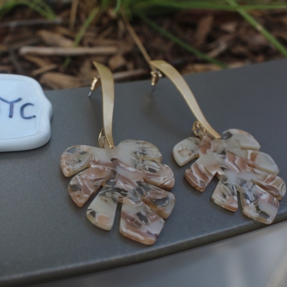 New Cream leaf leaves dangling acrylic earrings - Picture 5 of 8